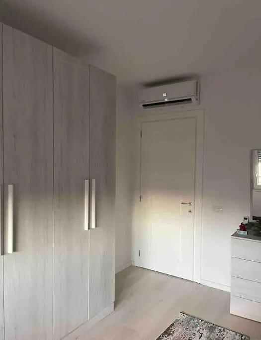 Spacious Apartment In Luxury Residence Tirana 0*,